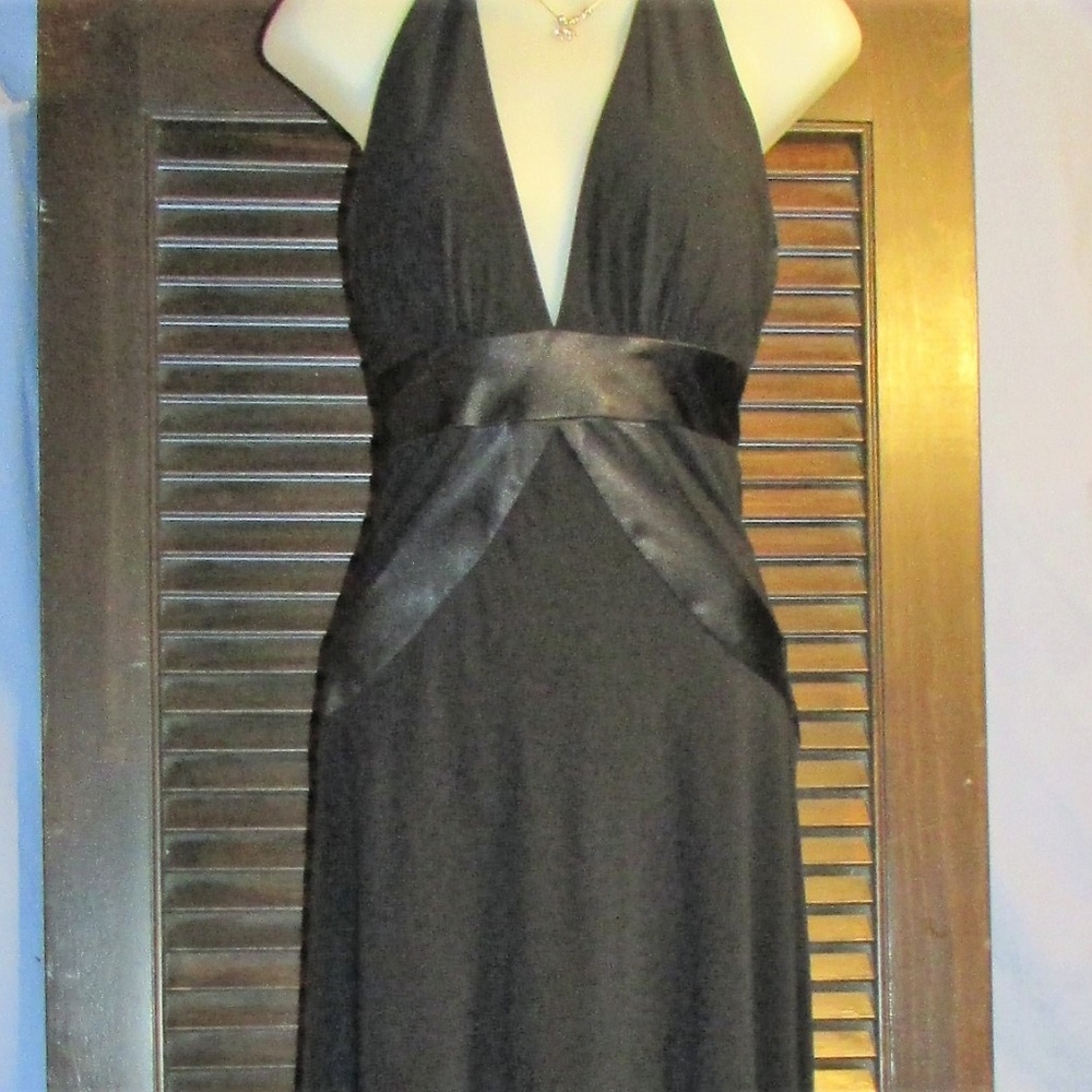 Plunging black hi/low formal-no tag - Picture 6 of 8